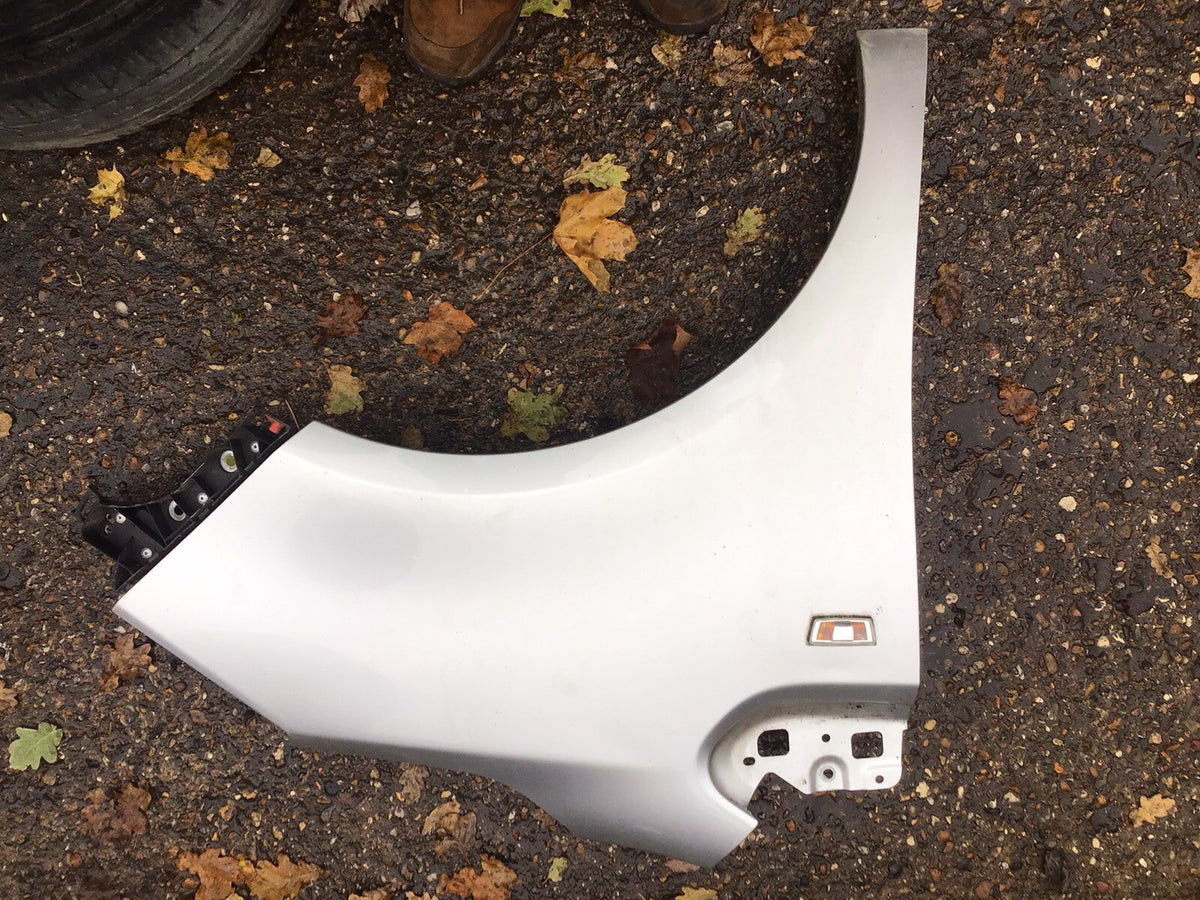 VAUXHALL MERIVA B DRIVER'S SIDE O/S WING SILVER Z157 2AU 2010 20157