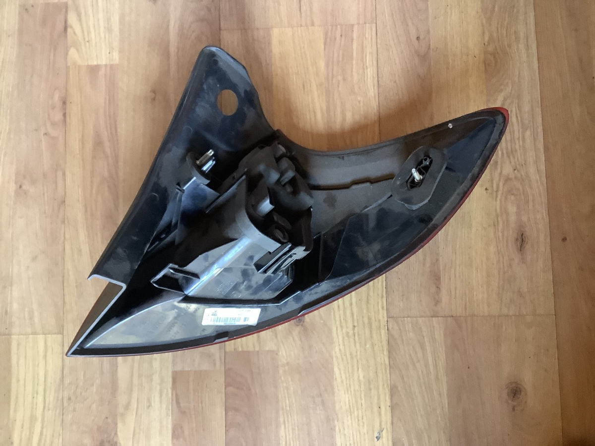 RENAULT MEGANE MK2 REAR LIGHT PASSENGER'S SIDE N/S 90011632 2012 20173