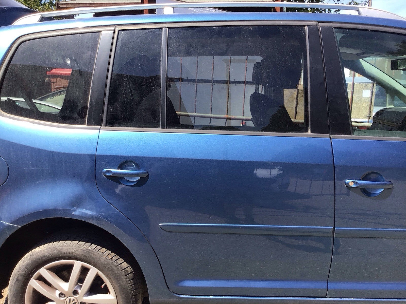 VOLKSWAGEN TOURAN DRIVER'S SIDE O/S REAR DOOR PACIFIC BLUE LA5J  2010 20151