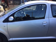 TOYOTA AYGO MK1 PASSENGER'S SIDE FRONT DOOR SATIN SILVER CODE 1E7 3 DOOR 2005 142