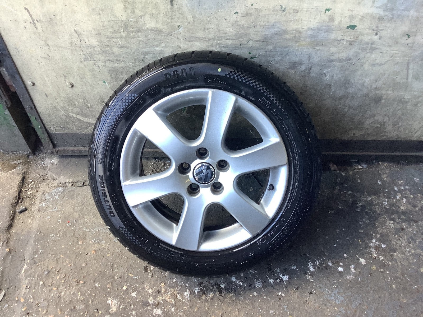 VOLKSWAGEN POLO 9N3 ALLOY WHEEL 15'' 6Q0601025R WITH TYRE 195X55X15 2005 20091