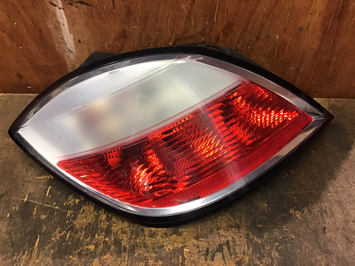 VAUXHALL ASTRA H PASSENGER'S SIDE N/S REAR LIGHT CLUSTER 5 DOOR MODEL 2005 20095