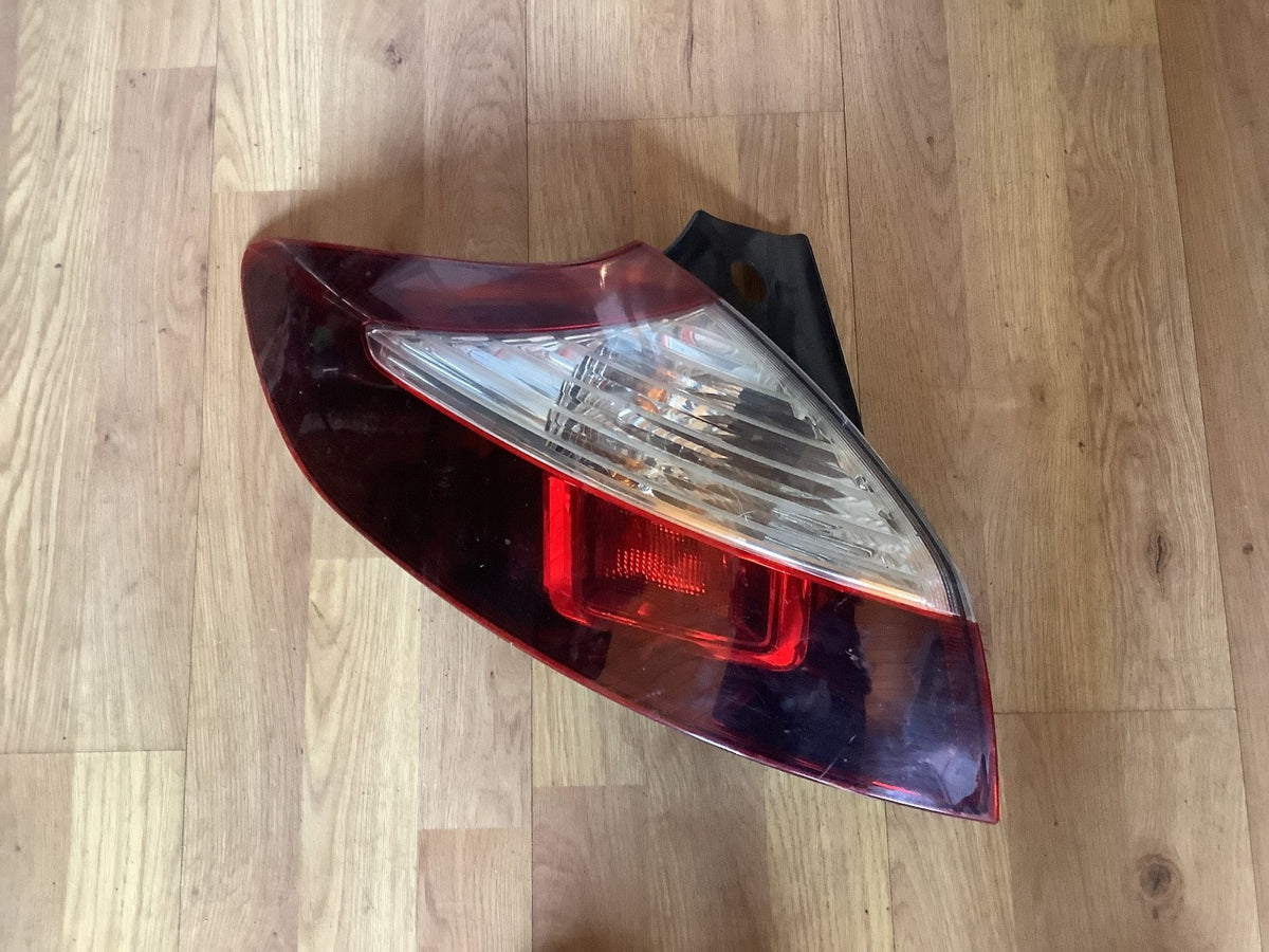 RENAULT MEGANE MK2 REAR LIGHT PASSENGER'S SIDE N/S 90011632 2012 20172