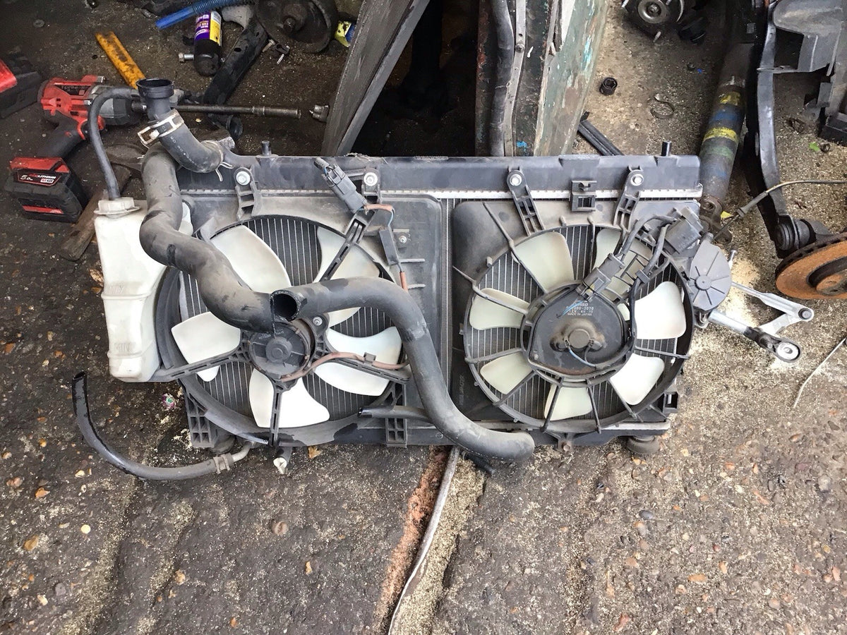 HONDA JAZZ MK2 1.4 PETROL AUTOMATIC RADIATOR PACK  FAN COWLING 2001 20080