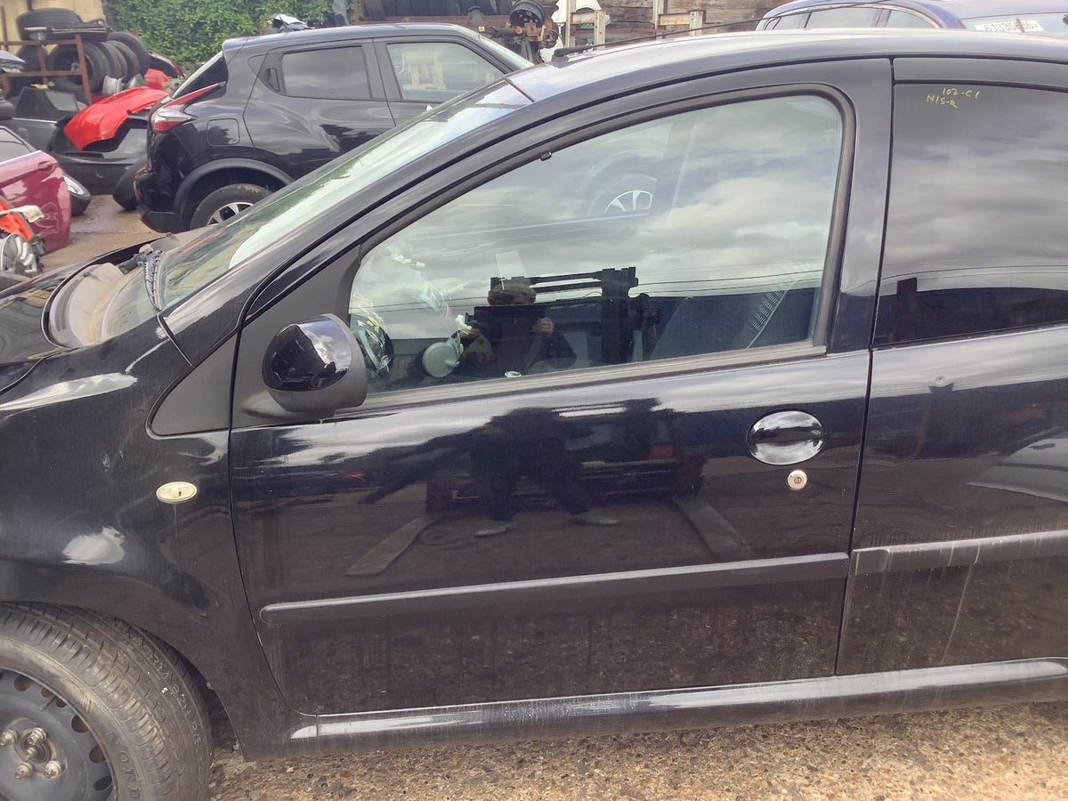 PEUGEOT 107 PASSENGERS SIDE N/S DOOR NOIR CALDERA PAINT CODE EXZ 2005 20143