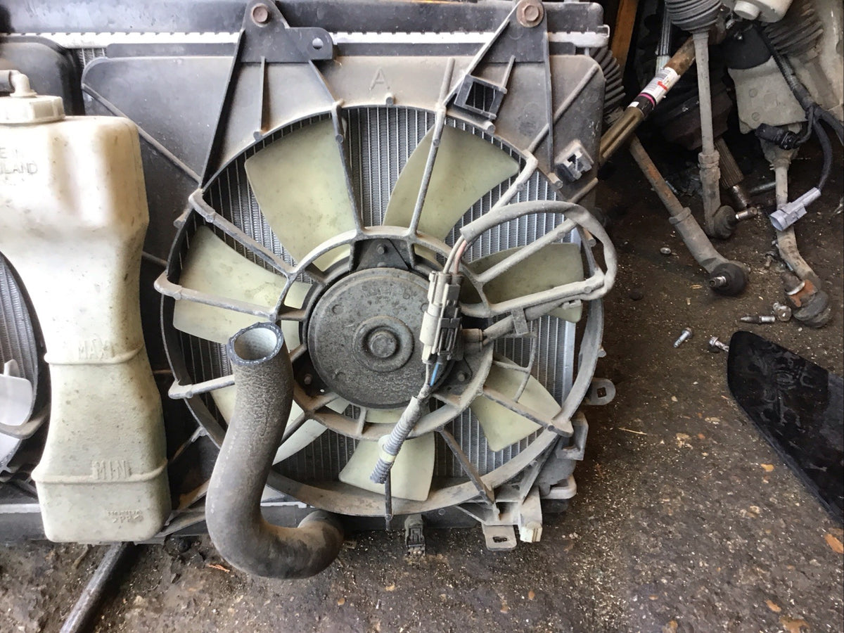 HONDA JAZZ MK3 1.4 PETROL MANUAL RADIATOR FAN COWLING 09 20135