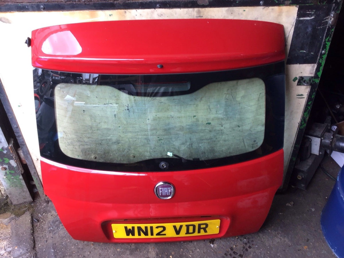 FIAT 500 TAILGATE IN ROSSO RED  PAINT CODE 111A  2008 20152