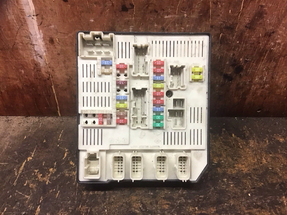 RENAULT LAGUNA  FUSE BOX  284B660522R 2003 20100