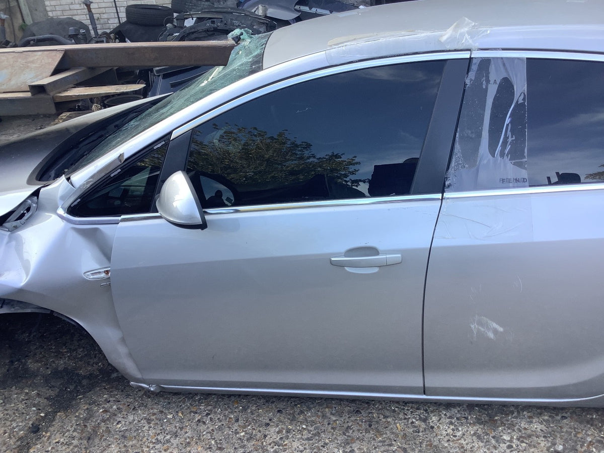 VAUXHALL ASTRA J PASSENGER'S SIDE N/S FRONT  DOOR SOVERIGN SILVER Z176 2009 20151