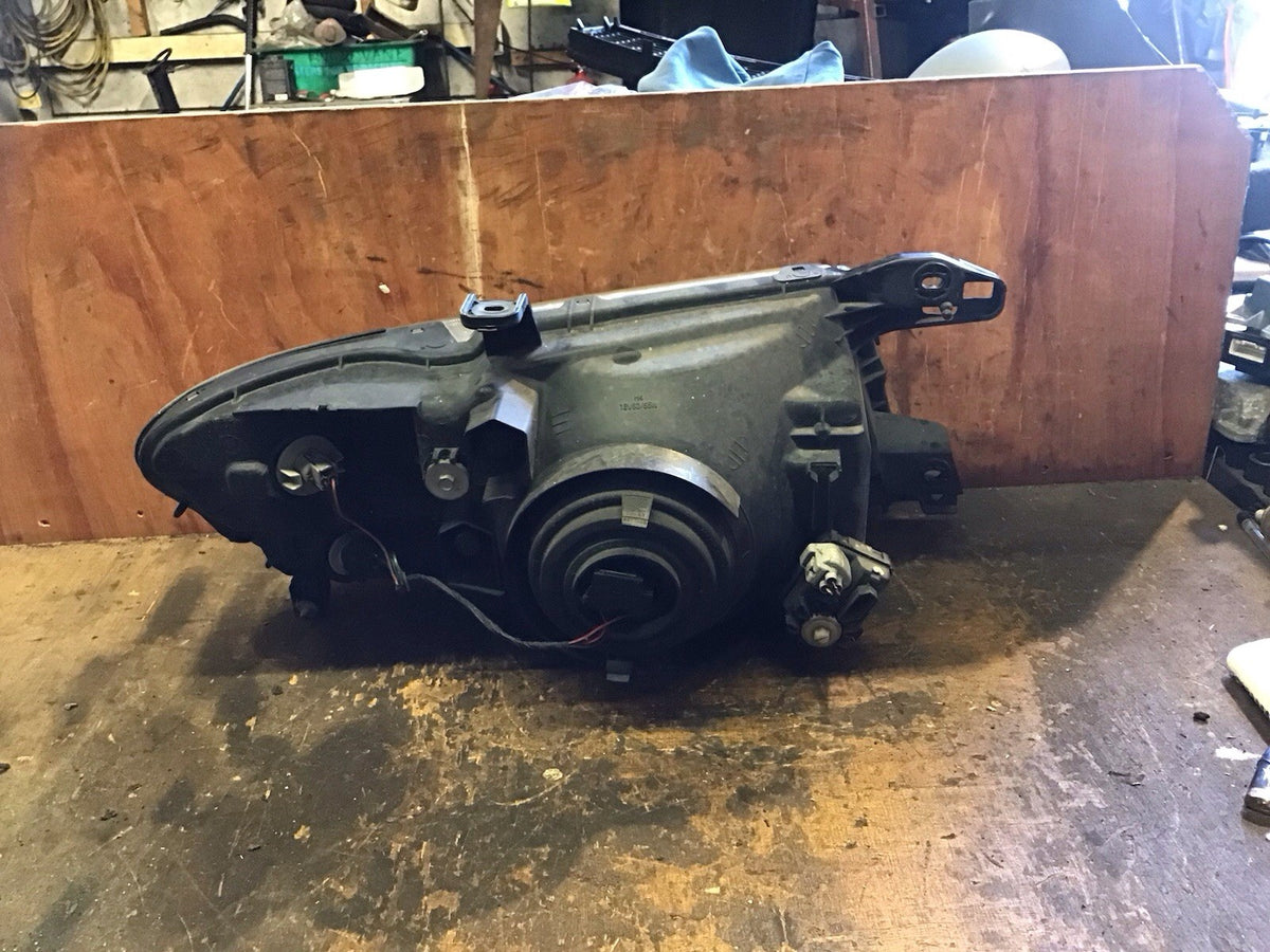 MITSUBISHI SHOGUN MK3 PASSENGERS SIDE N/S HEADLIGHT  2000 20063