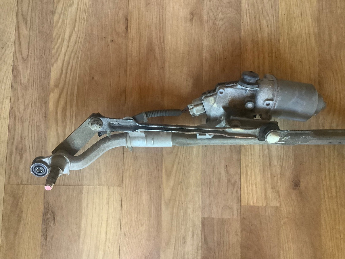 TOYOTA IQ FRONT WIPER MOTOR AND LINKAGE 85110 74040 2009 20143