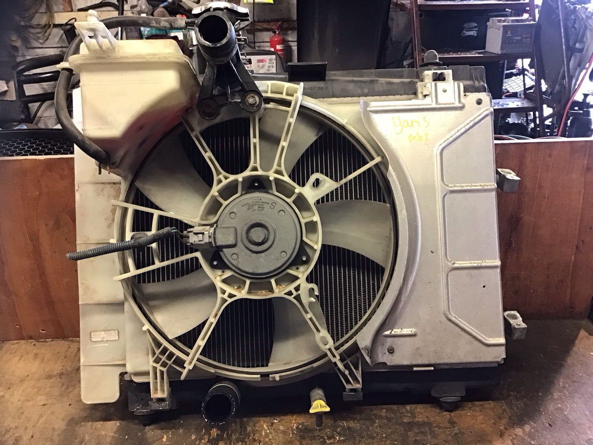 TOYOTA YARIS MK2 1.3 MANUAL PETROL RADIATOR FAN MF422000 7820 2006 20103