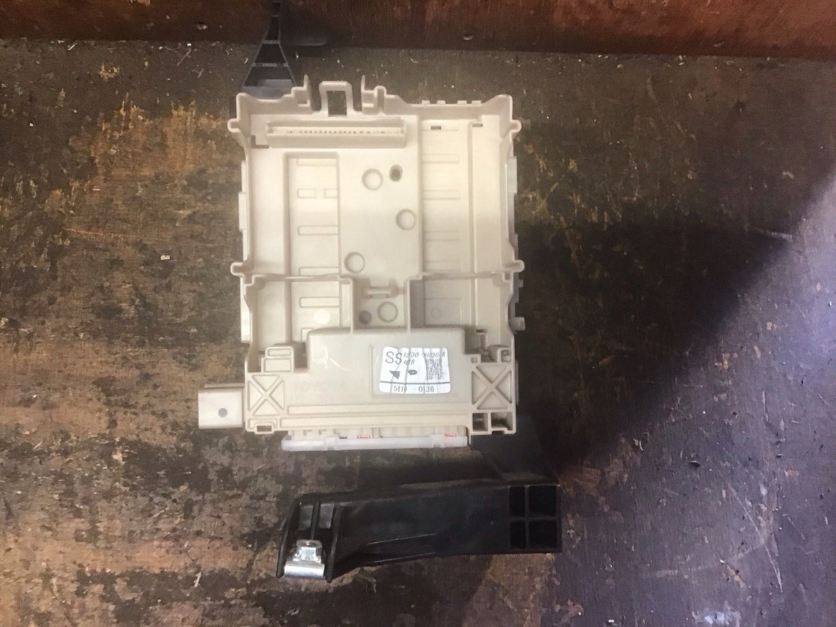 TOYOTA AYGO PEUGEOT 108 CITROEN C1 FUSE BOX BCM 82730 0H030 A 2015 20220