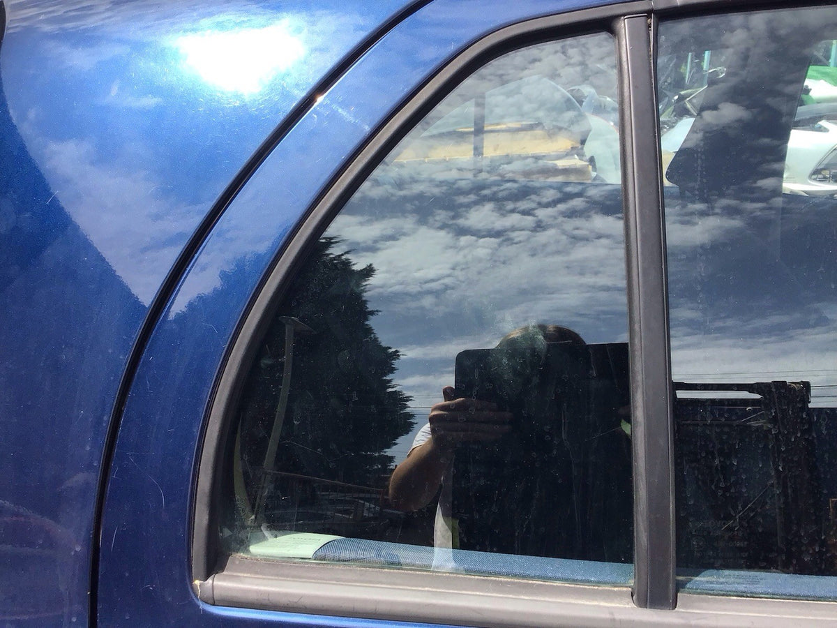 TOYOTA YARIS MK2 DRIVERS SIDE REAR DOOR WINDOW QUARTER GLASS 5 DOOR 2005 20113