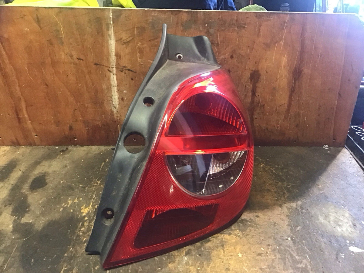 RENAULT CLIO DRIVERS SIDE O/S REAR LIGHT 89035080 2007 20142