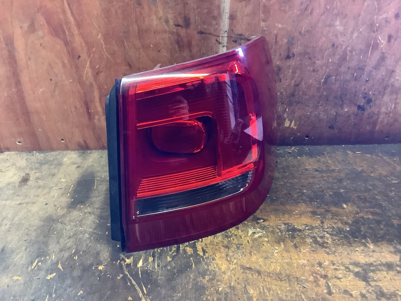 VOLKSWAGEN SHARAN MK2 DRIVERS SIDE O/S REAR LIGHT 7N0945096E 2010 20160