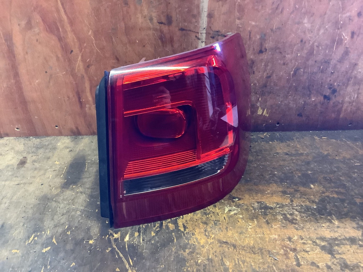 VOLKSWAGEN SHARAN MK2 DRIVERS SIDE O/S REAR LIGHT 7N0945096E 2010 20160