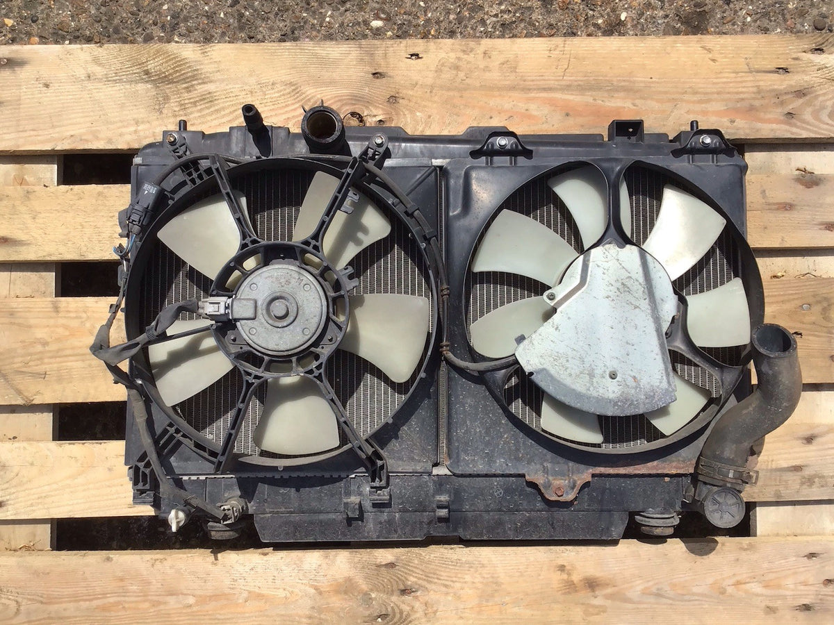 TOYOTA RAV4 D4D DIESEL MANUAL RADIATOR FAN COWLING 2002 20064