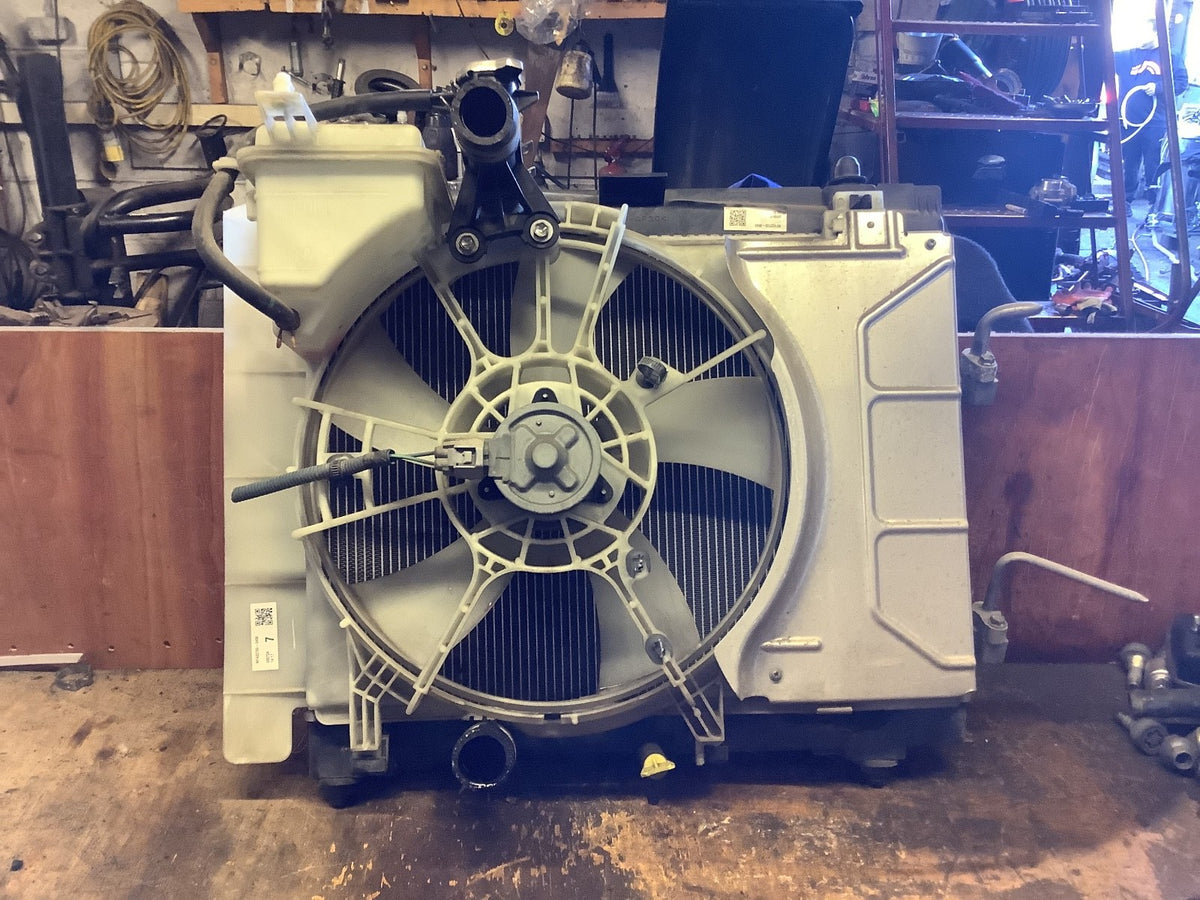 TOYOTA YARIS MK2 1.0 PETROL RADIATOR FAN 2006 20100