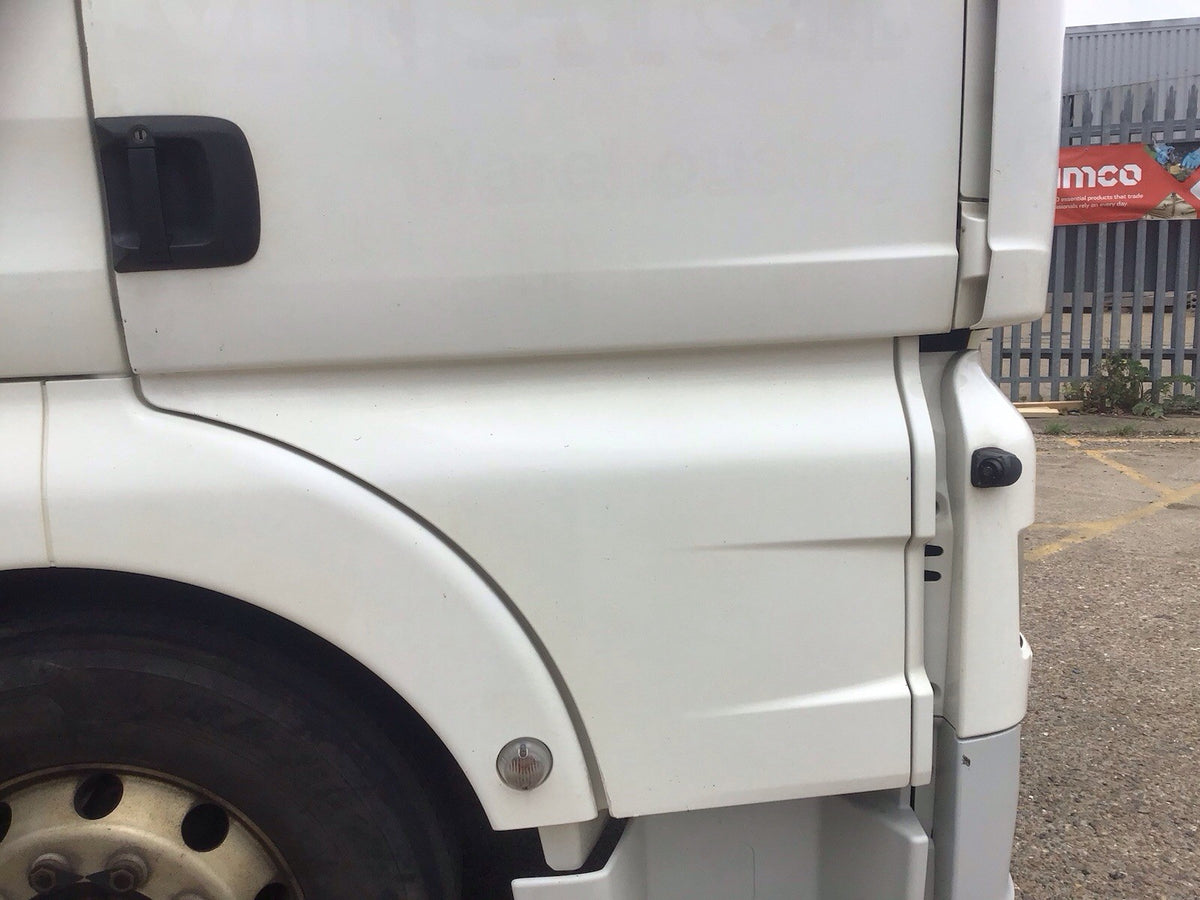 MAN TGX 24.460 DRIVER SIDE O/S DOOR IN WHITE WITHOUT MIRROR 2016 20194