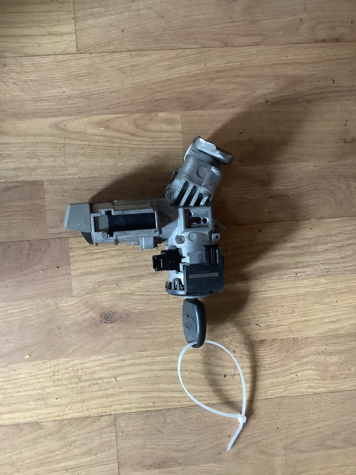 FORD FIESTA MK7 IGNITION BARREL LOCK AND KEY 8V513F880CC 2009 20166