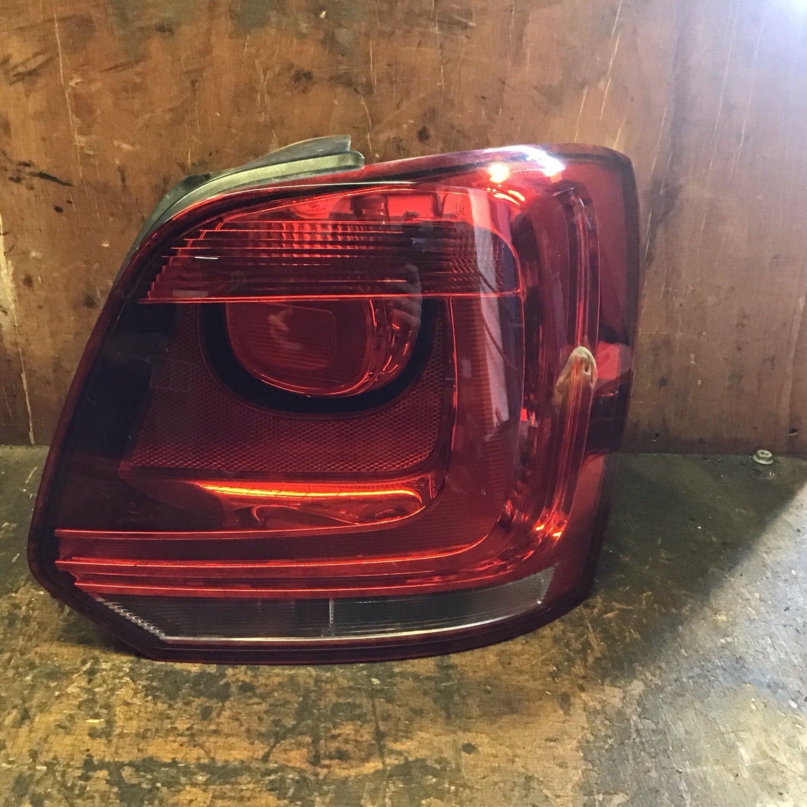VOLKSWAGEN POLO 6R DRIVERS SIDE O/S REAR LIGHT 6R0945258H 2009 20121