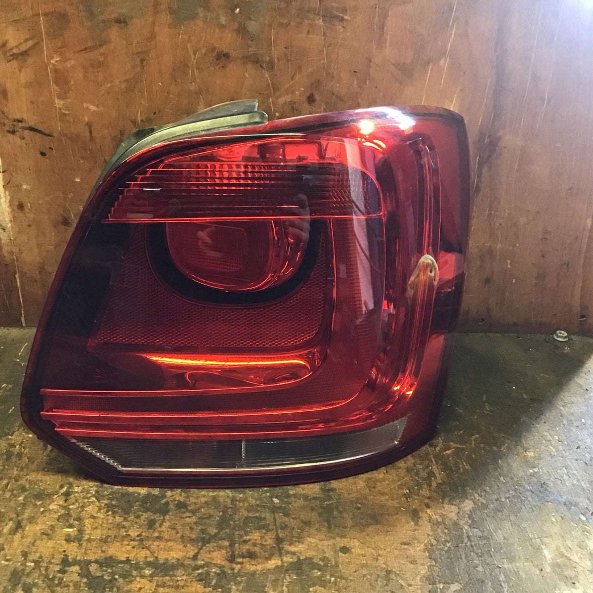 VOLKSWAGEN POLO 6R DRIVERS SIDE O/S REAR LIGHT 6R0945258H 2009 20121