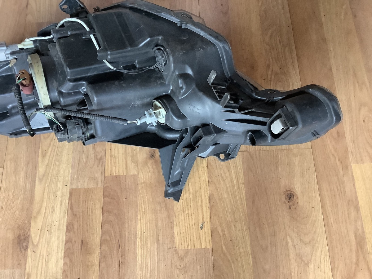 PEUGEOT 108 DRIVER'S SIDE HEADLIGHT 81110 0H160 DAMAGED 2015 20215