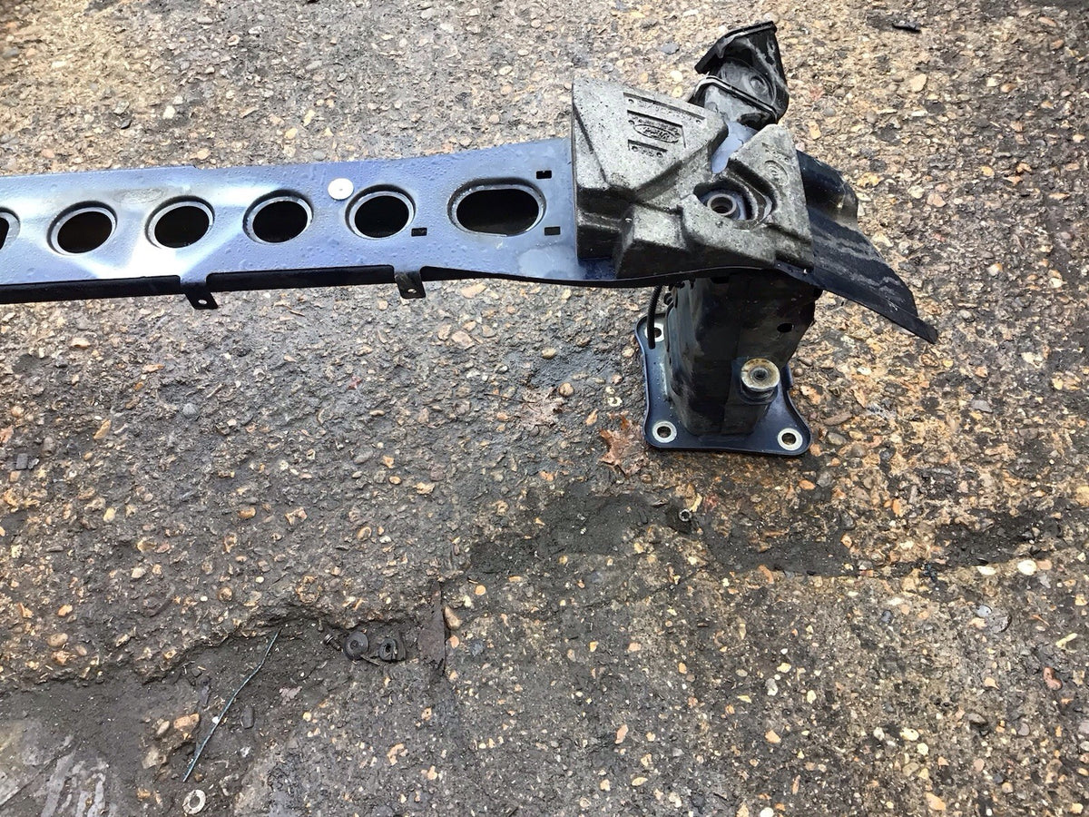 FORD FOCUS MK3 FRONT BUMPER SUPPORT BAR CRASH BAR 2011 201413