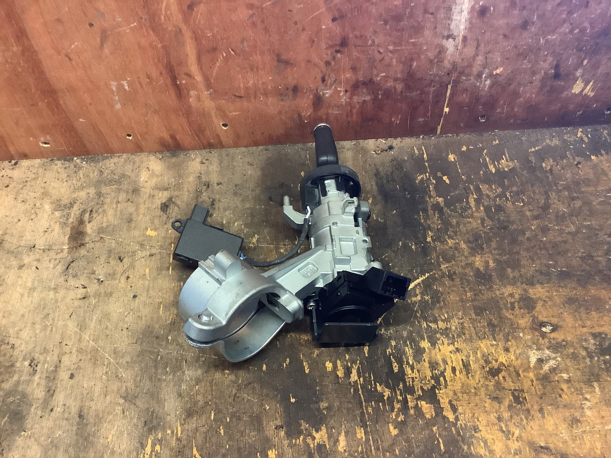 VAUXHALL ASTRA J  IGNITION BARREL LOCK AND KEY 20939745 2009 20152
