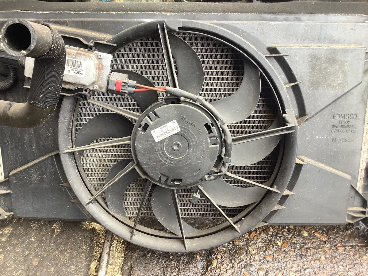 FORD C MAX/FOCUS 1.6 PETROL  RADIATOR PACK COWLING 8V61 8C607 F 2010 20155
