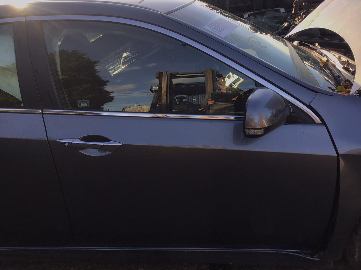 HONDA ACCORD MK8 DRIVER'S SIDE O/S FRONT DOOR POLISHED METAL NH737M 2008 152