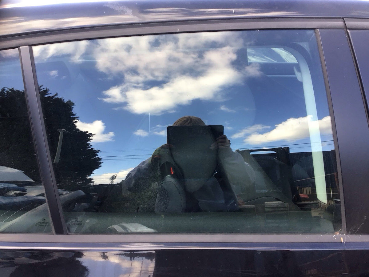 VOLKSWAGEN GOLF MK5 DRIVER SIDE O/S REAR WINDOW GLASS 5 DOOR 2004 20085