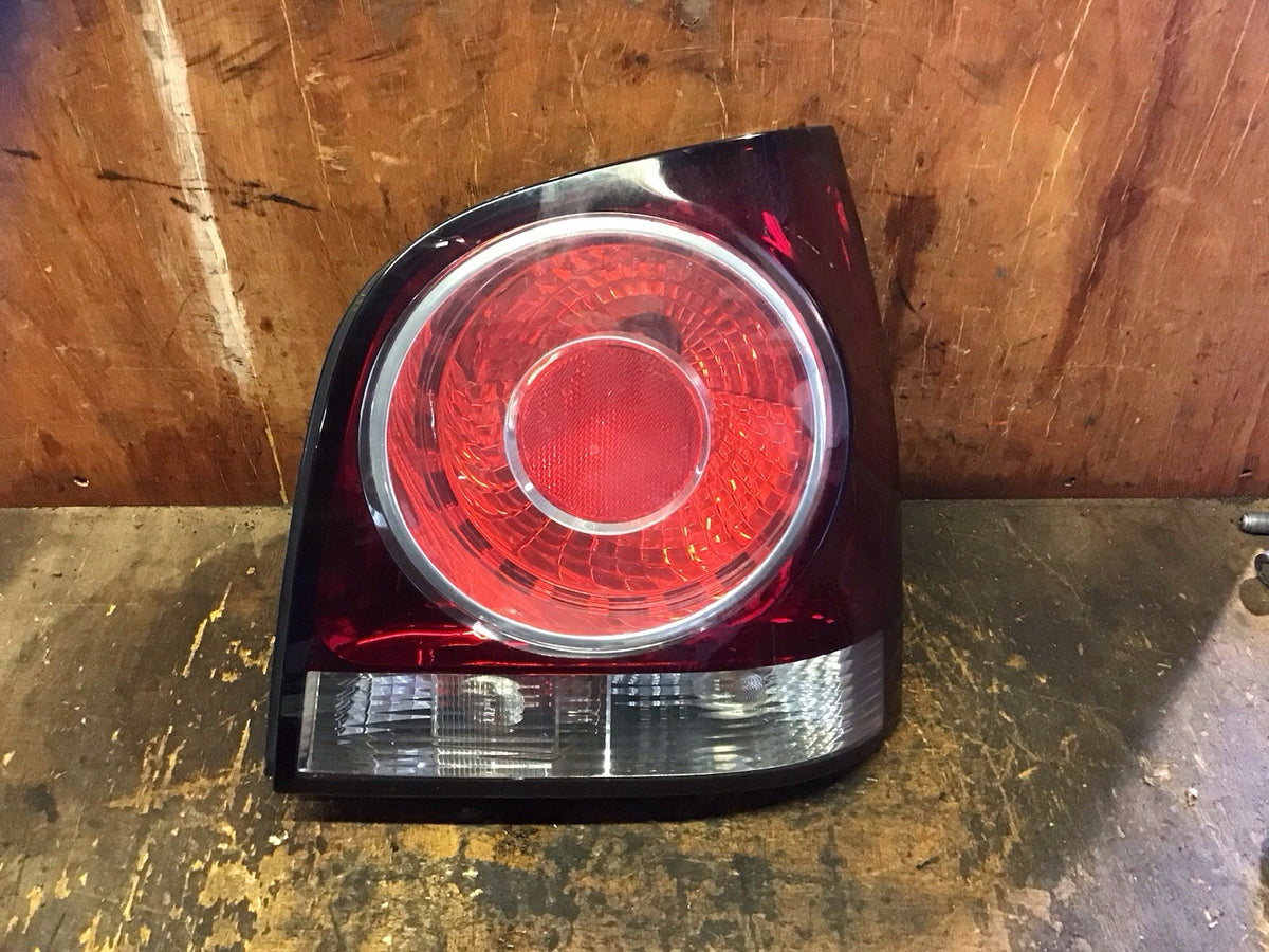 VOLKSWAGEN POLO 9N3 DRIVERS'S SIDE O/S REAR LIGHT REAR LIGHT CLUSTER 2005 20094