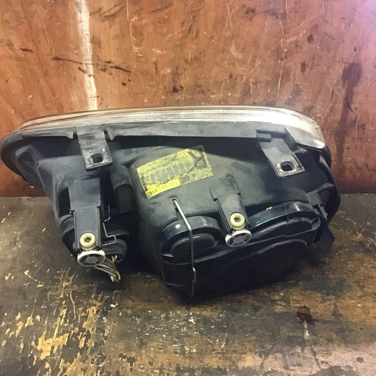 VOLKSWAGEN GOLF MK4 DRIVERS SIDE O/S  HEADLIGHT 1J2941016D 1999 20047