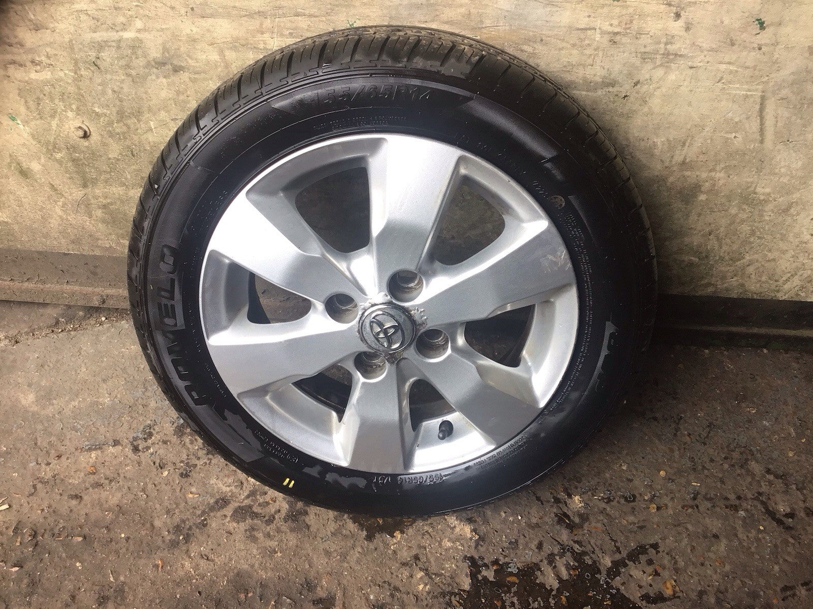 TOYOTA AYGO MK1 ALLOY WHEEL 14'' 42611 YY360 WITH TYRE 155X65X14 2005 20151