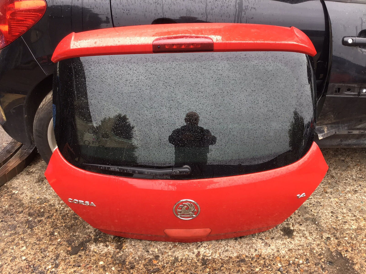 VAUXHALL CORSA D TAILGATE FLAME RED PAINT CODE Z547 3 DOOR MODEL 2006 20141