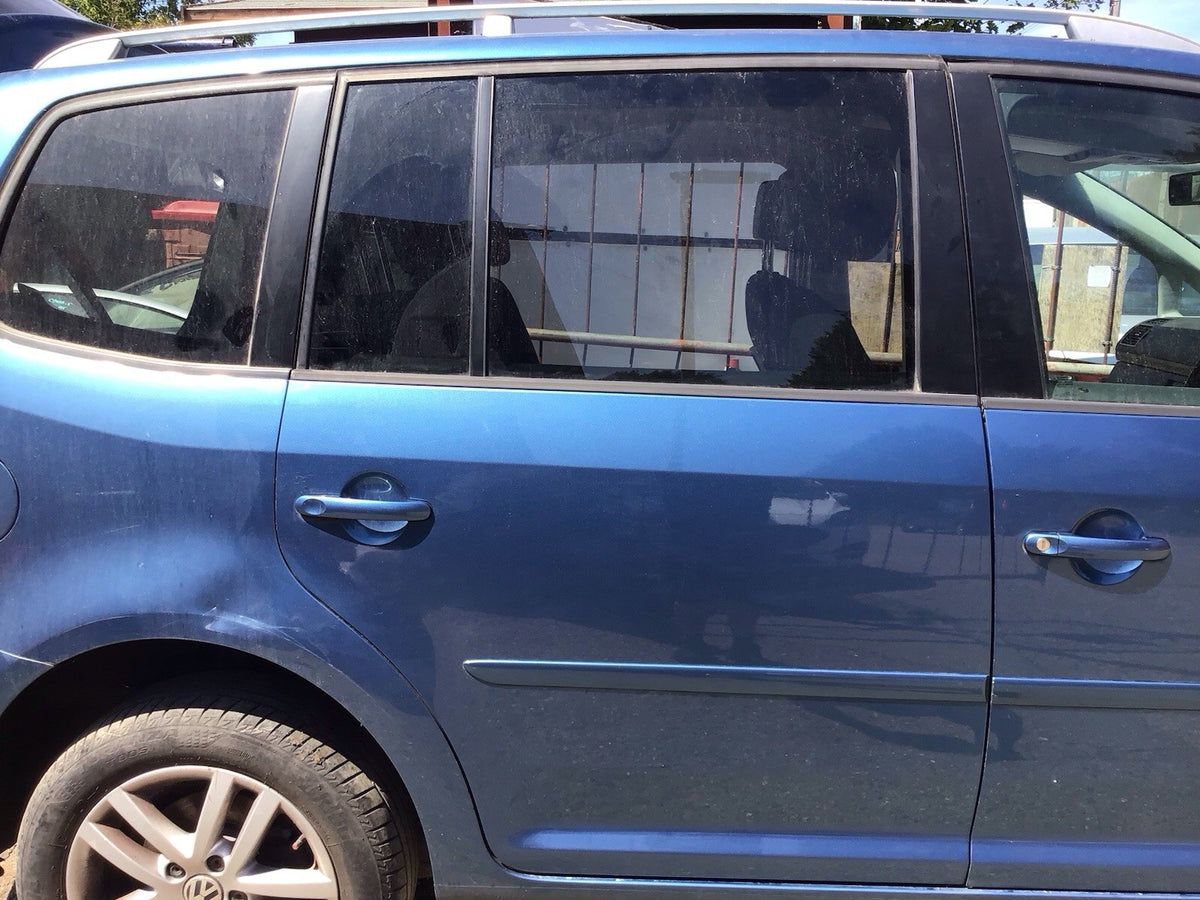 VOLKSWAGEN TOURAN DRIVER'S SIDE O/S REAR DOOR PACIFIC BLUE LA5J  2010 20154
