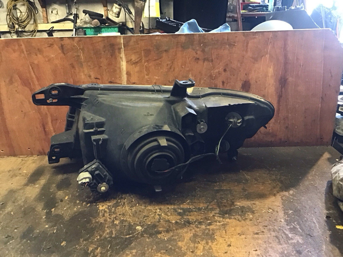 MITSUBISHI SHOGUN MK3 DRIVERS SIDE O/S HEADLIGHT  2000 20065