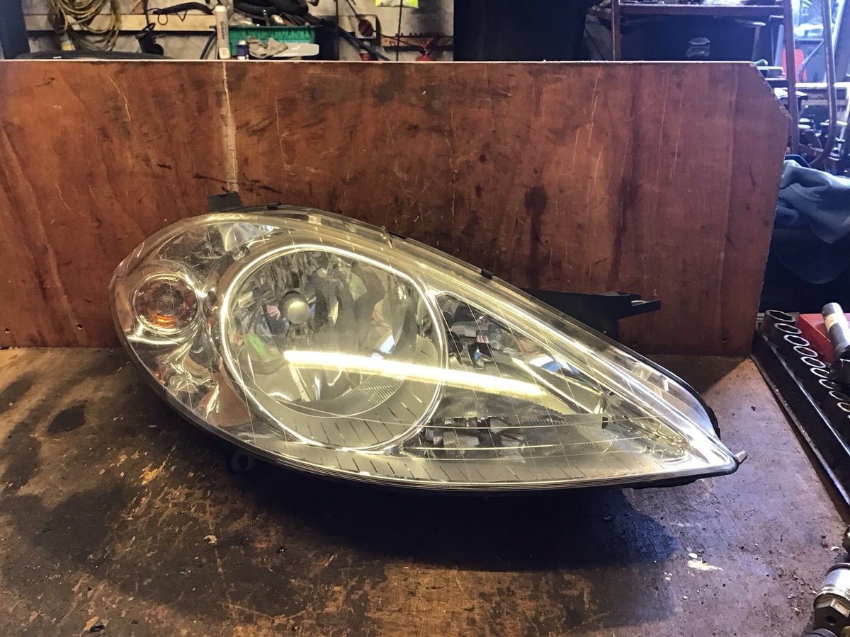 MERCEDES W169 DRIVER'S SIDE O/S HEADLIGHT A1698200461 2006 20122