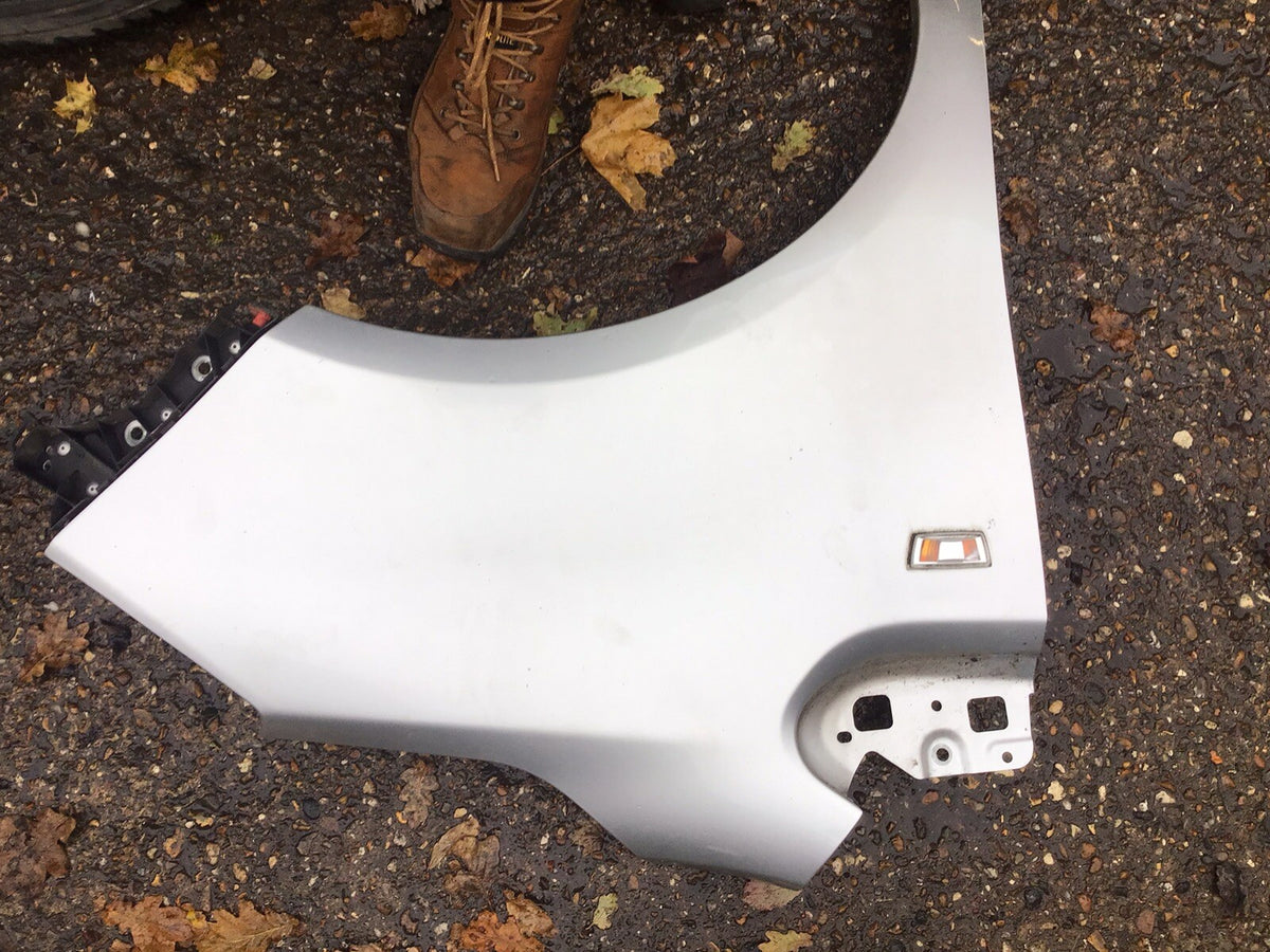 VAUXHALL MERIVA B DRIVER'S SIDE O/S WING SILVER Z157 2AU 2010 20155