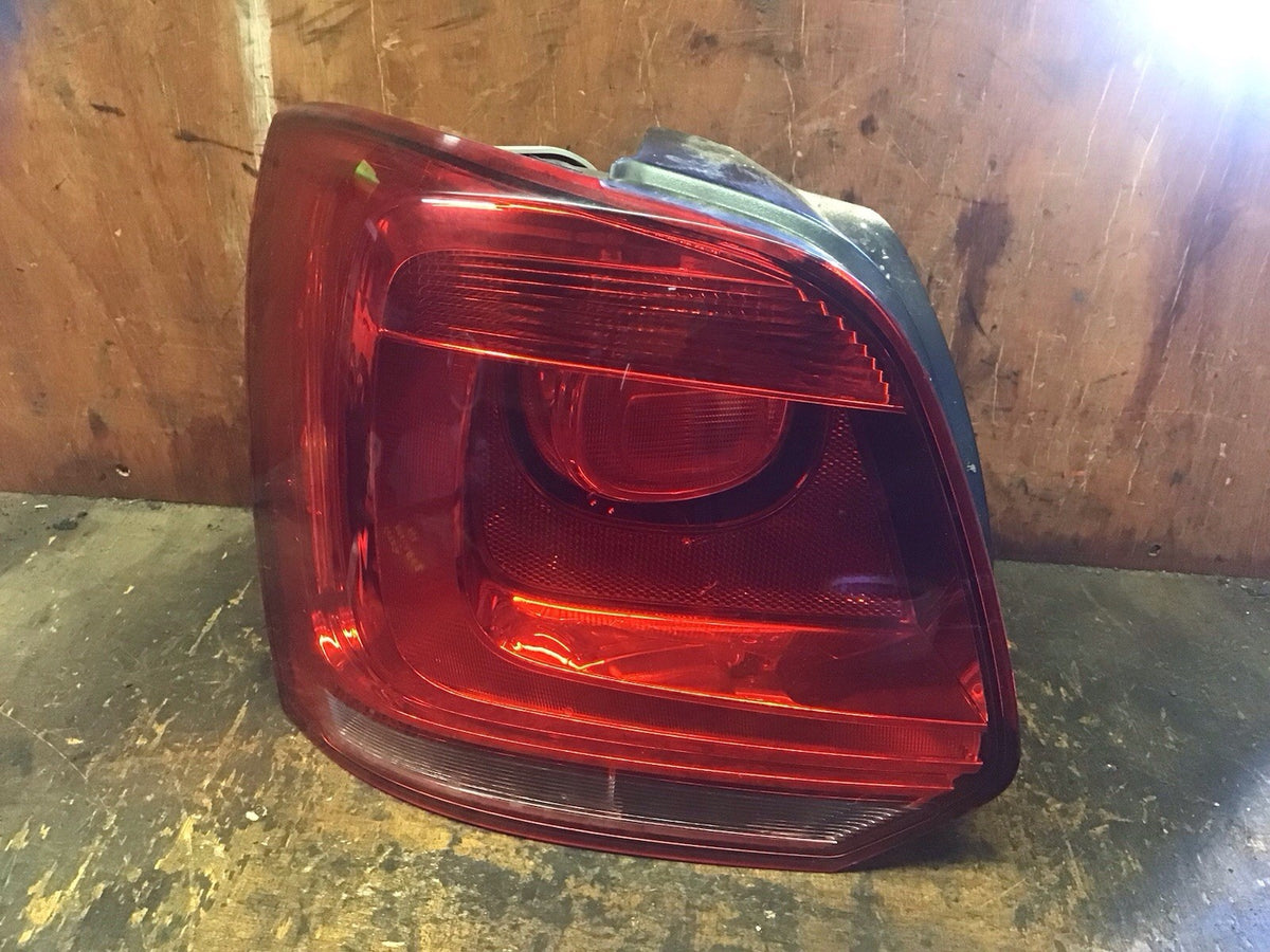 VOLKSWAGEN POLO 6R PASSENGERS SIDE N/S REAR LIGHT 6R0945257B 2009 20122