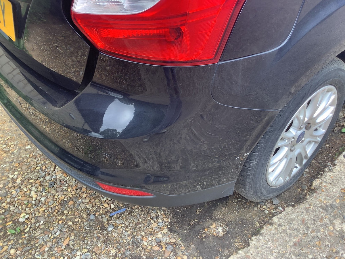 FORD FOCUS MK3 REAR BUMPER PANTHER BLACK  METALLIC HATCHBACK 2011 20189