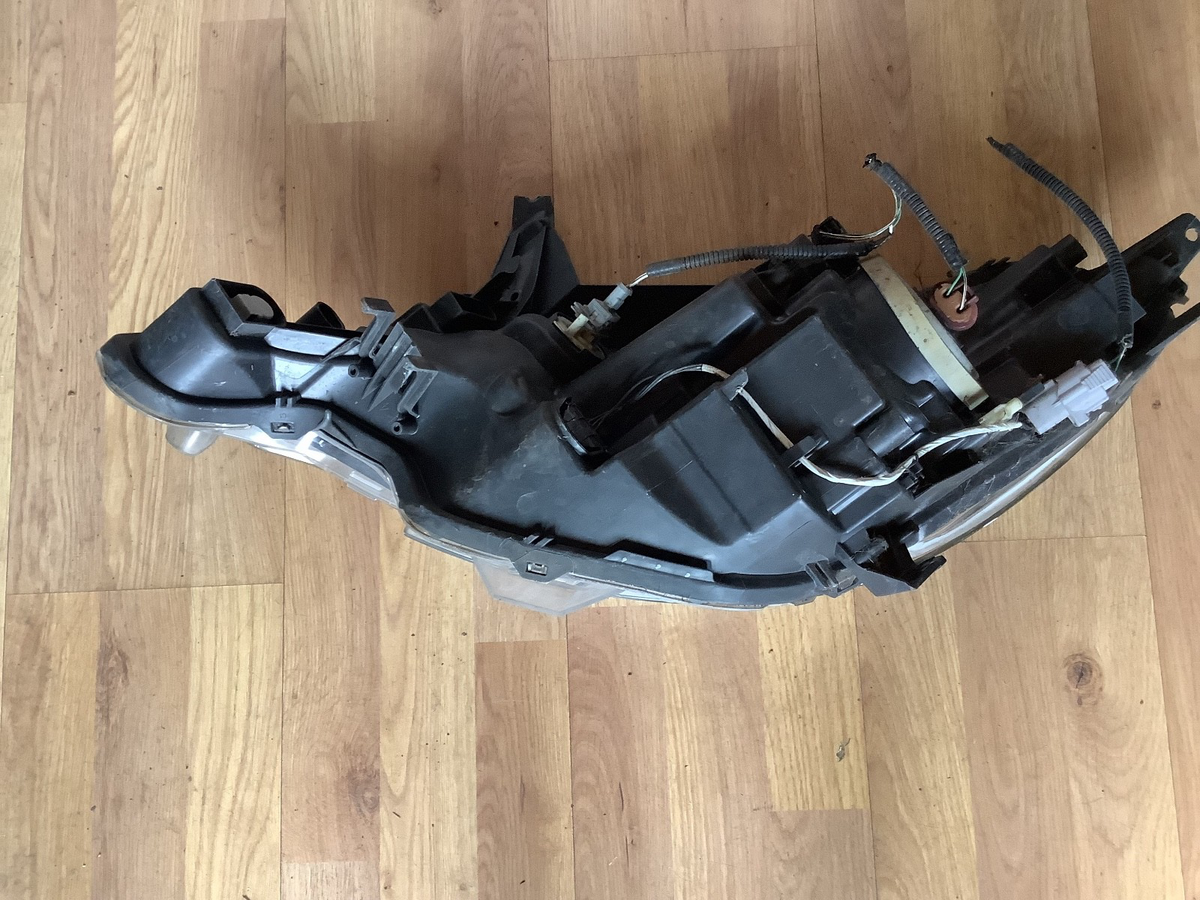 PEUGEOT 108 DRIVER'S SIDE HEADLIGHT 81110 0H160 DAMAGED 2015 20218