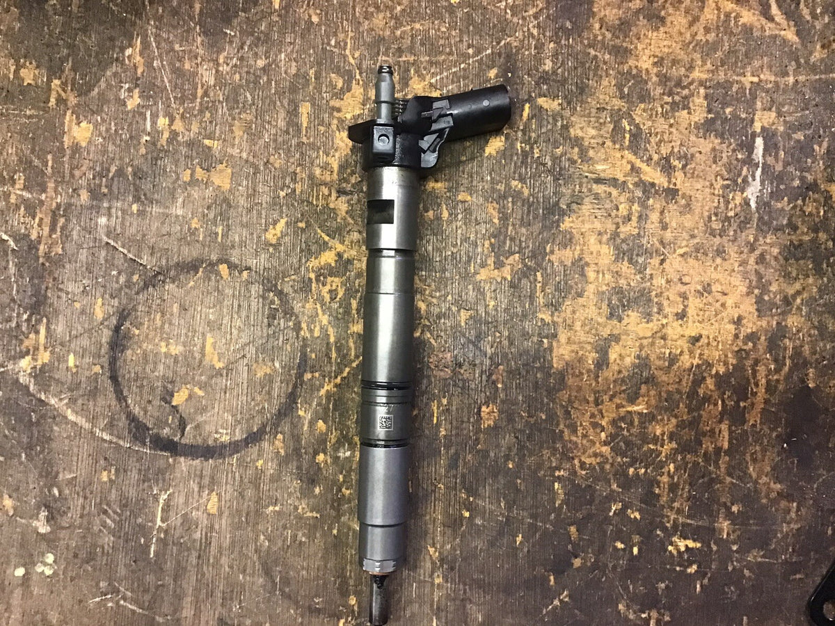 VOLKSWAGEN AUDI 2.0 TDI DIESEL FUEL INJECTOR 03L130277 0445116030 2009 20127