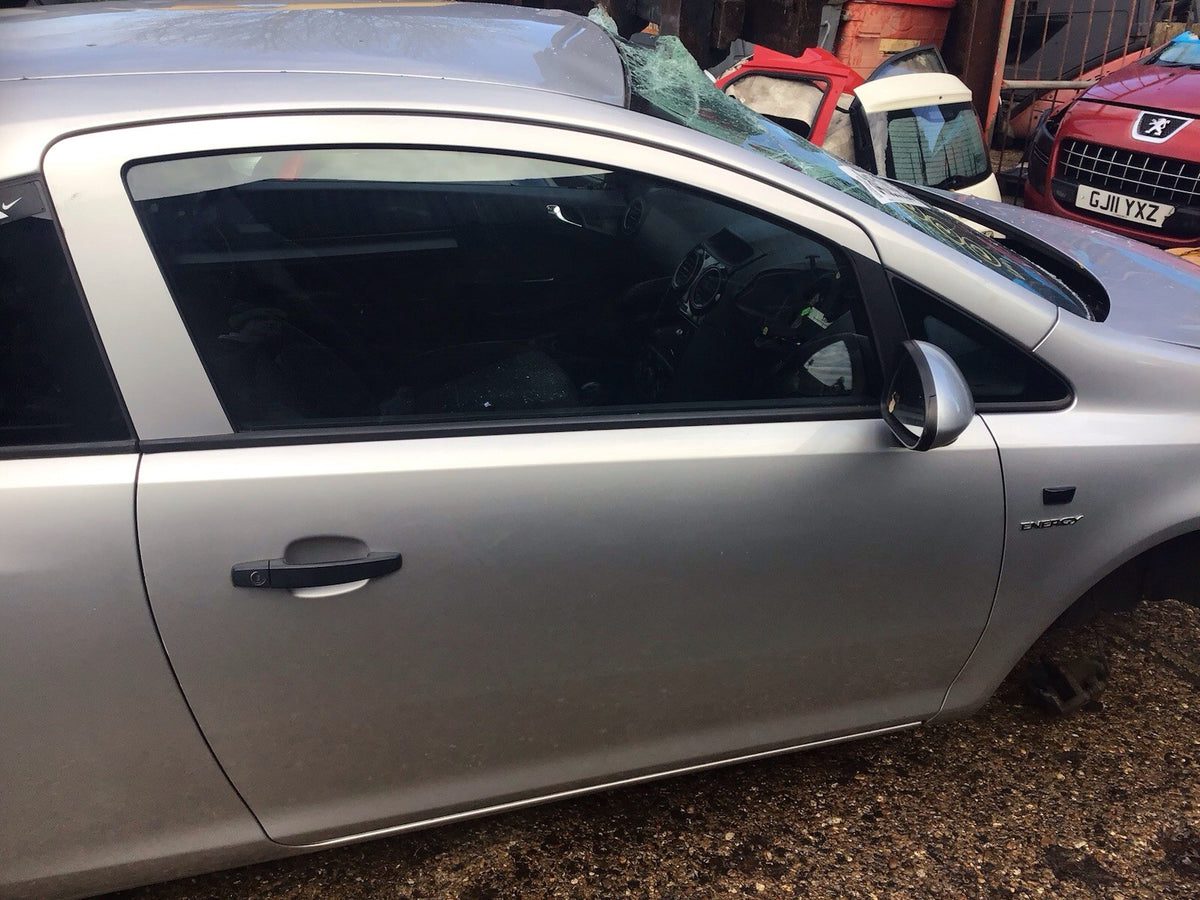 VAUXHALL CORSA D DRIVER'S SIDE O/S DOOR SILVER MATELLIC Z157 3 DOOR 2006 20146