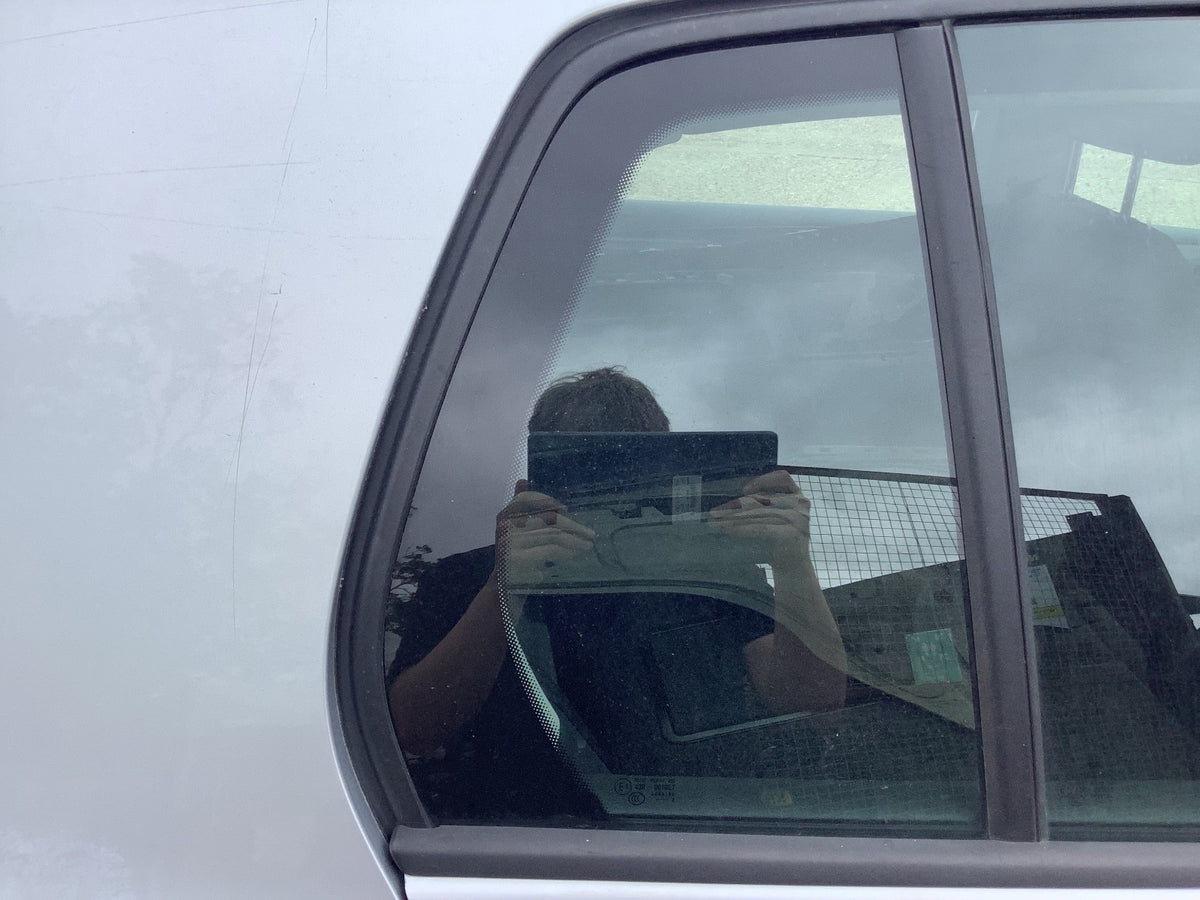 VOLKSWAGEN GOLF MK6 DRIVER'S SIDE O/S REAR QUARTER WINDOW GLASS 5 DOOR 2009 20122