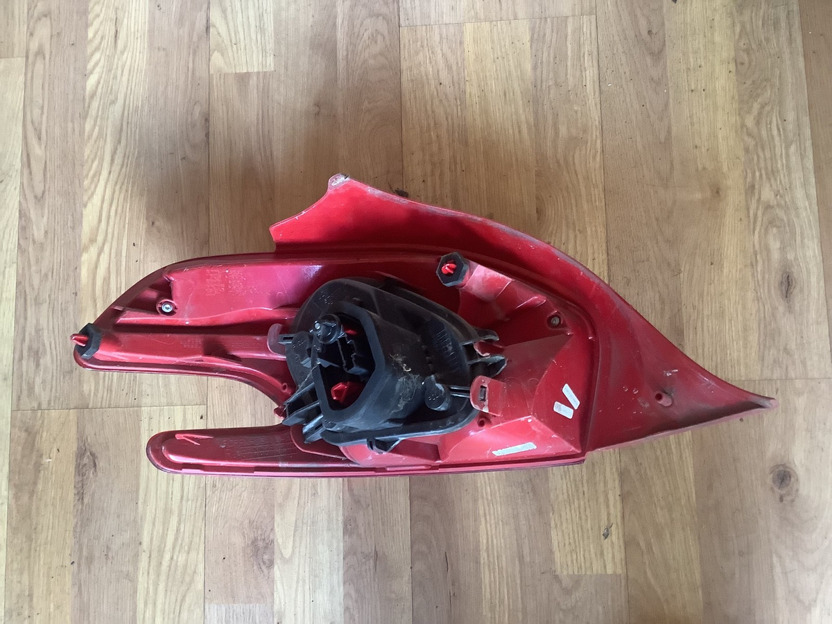 PEUGEOT 208 DRIVER'S SIDE O/S REAR LIGHT 2012 20154