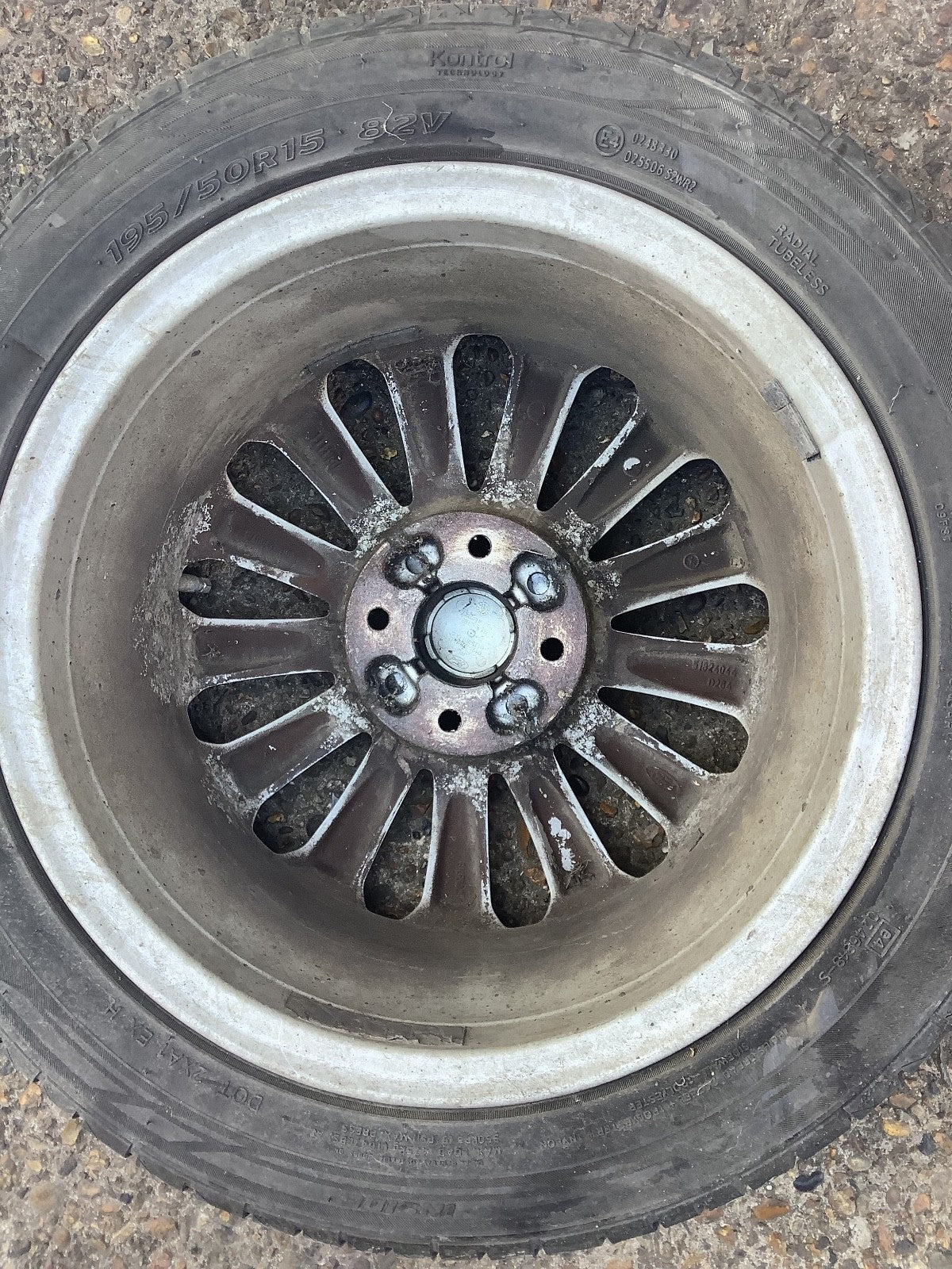 FORD KA MK2 ALLOY WHEEL 15'' TYRE 195X50X15 9S5J 1007 BA 2009 20159