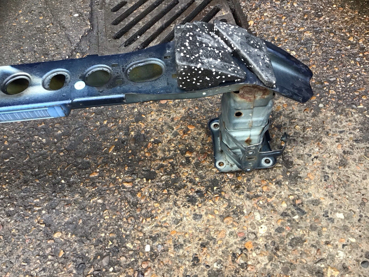 FORD FOCUS MK3 FRONT BUMPER SUPPORT BAR CRASH BAR 2011 20149